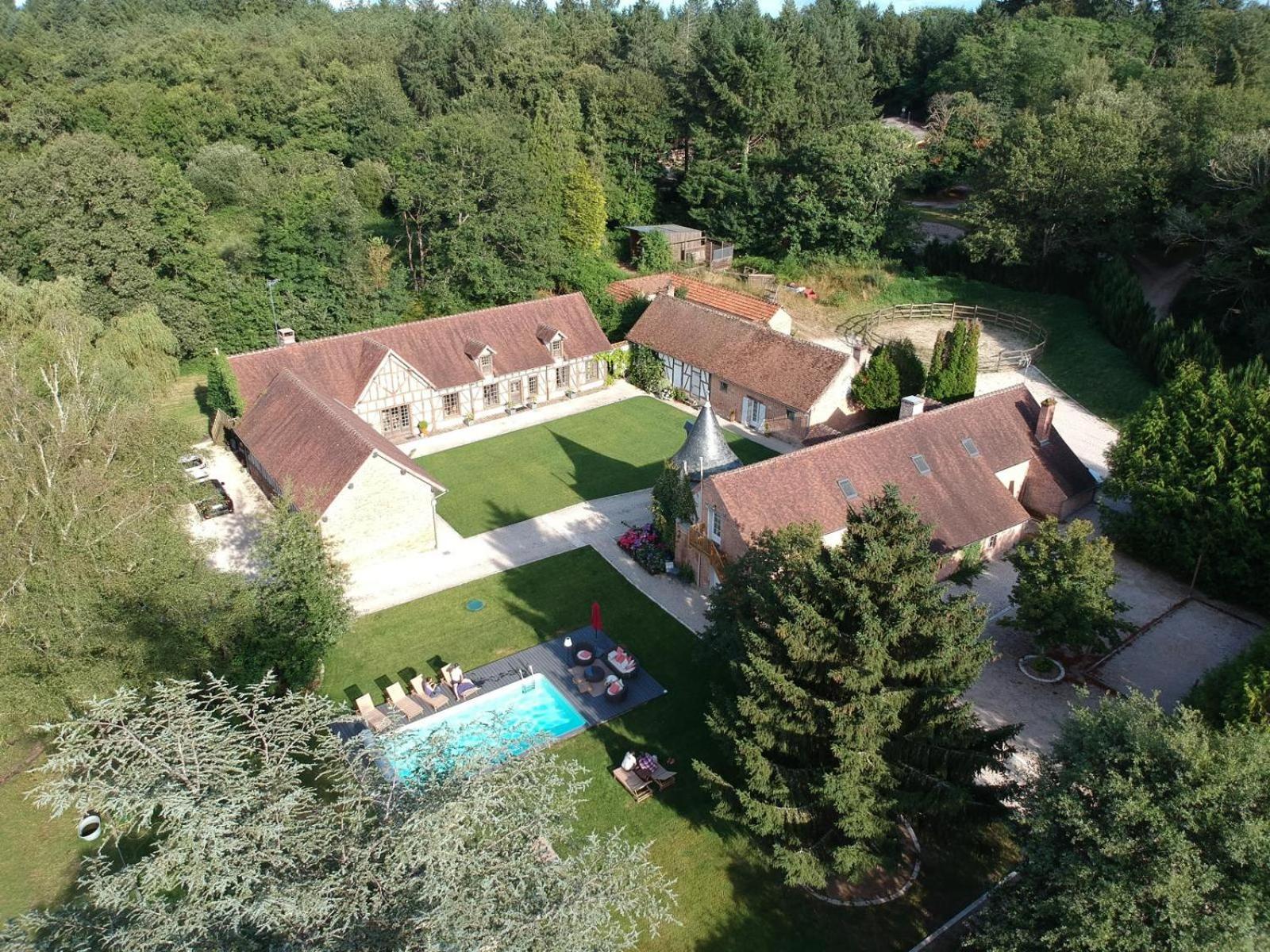 Bed and Breakfast Le pigeonnier de la Farge à Chaumont-sur-Tharonne Extérieur photo